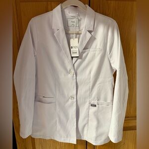 Figs Women’s Bellevue Slim Short Lab Coat